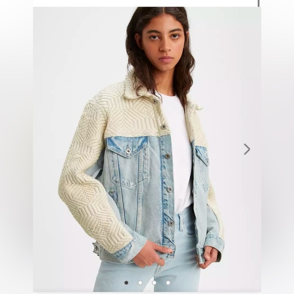 Vintage Levi’s Jean Jacket made in Italy - Picture 11 of 15